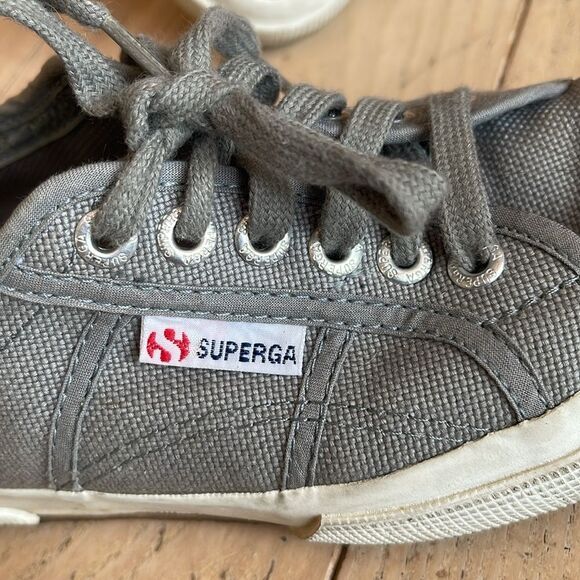 Superga Women's 2750 Classic Lace-up Canvas Sneaker
Size EU39.5 US7 - Picture 10 of 15